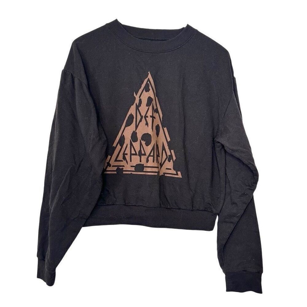 Def Leppard Triangle Leopard Graphic Pullover Cropped Sweatshirt Black Medium